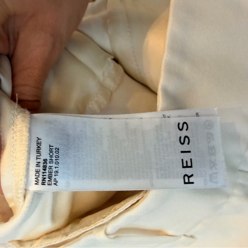 Reiss Ember tailored shorts in cream size 12 - Picture 7 of 7